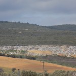 Μειώθηκαν περαιτέρω τα πρόστιμα που πληρώνει η Ελλάδα για τις παράνομες χωματερές